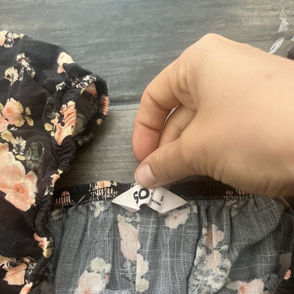 SO Pink Floral  Crop Top Size Small Black Pink - Picture 5 of 5